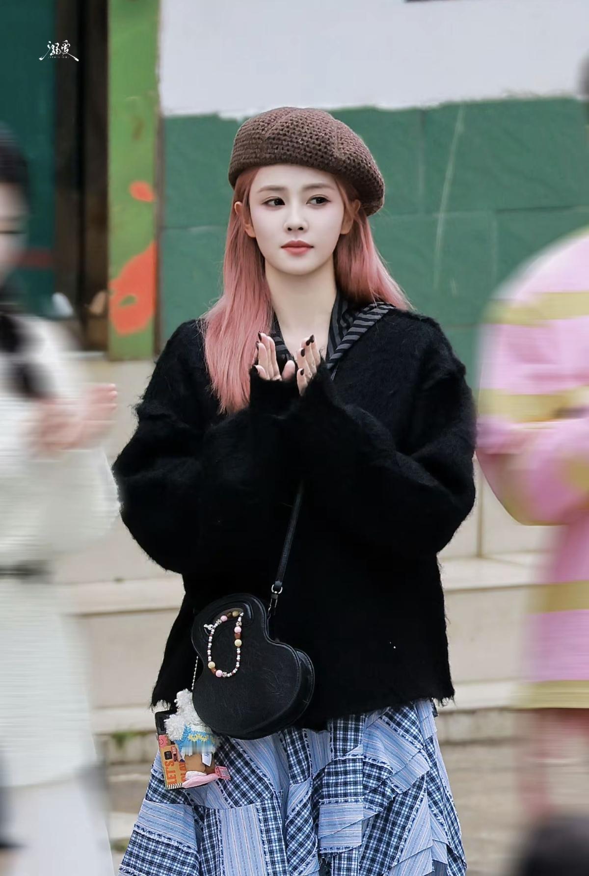 白鹿的私服审美，永远在线的舒适与个性[赞]白鹿的存在，本身就是一种温柔的治愈[给