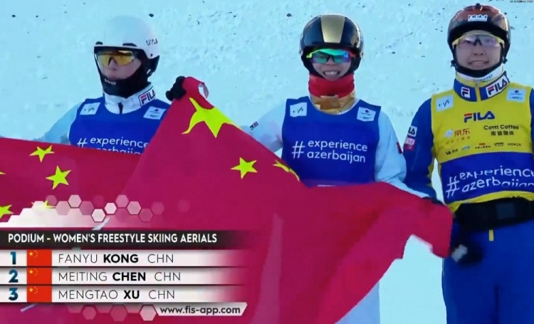 中国队包揽金银铜! 女子空中技巧决赛: 孔凡钰夺金, 徐梦桃摘铜