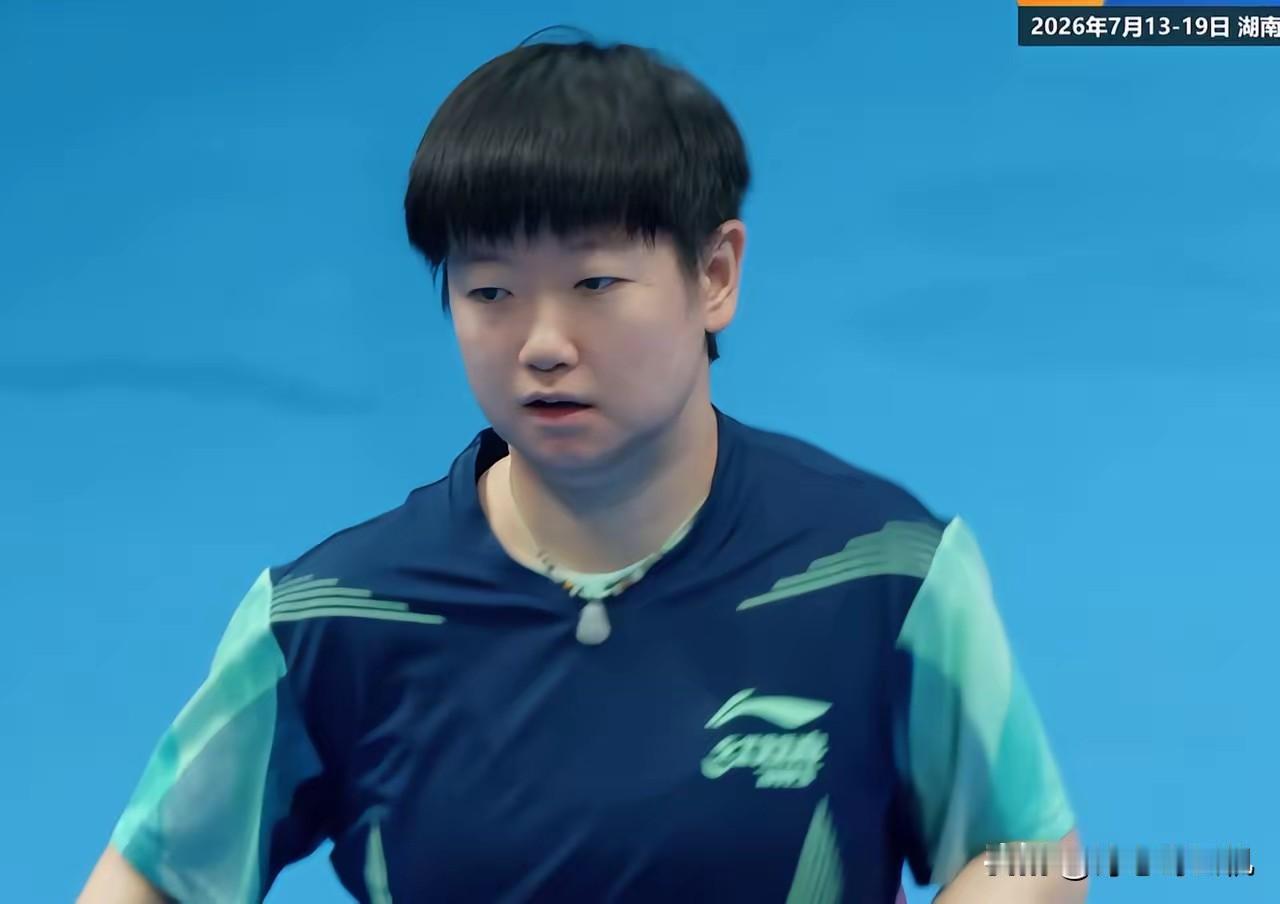 笑死我了！莎头3:0拿下刘炜珊/林高远大头找莎莎拍手庆祝莎莎轻轻一握，快步