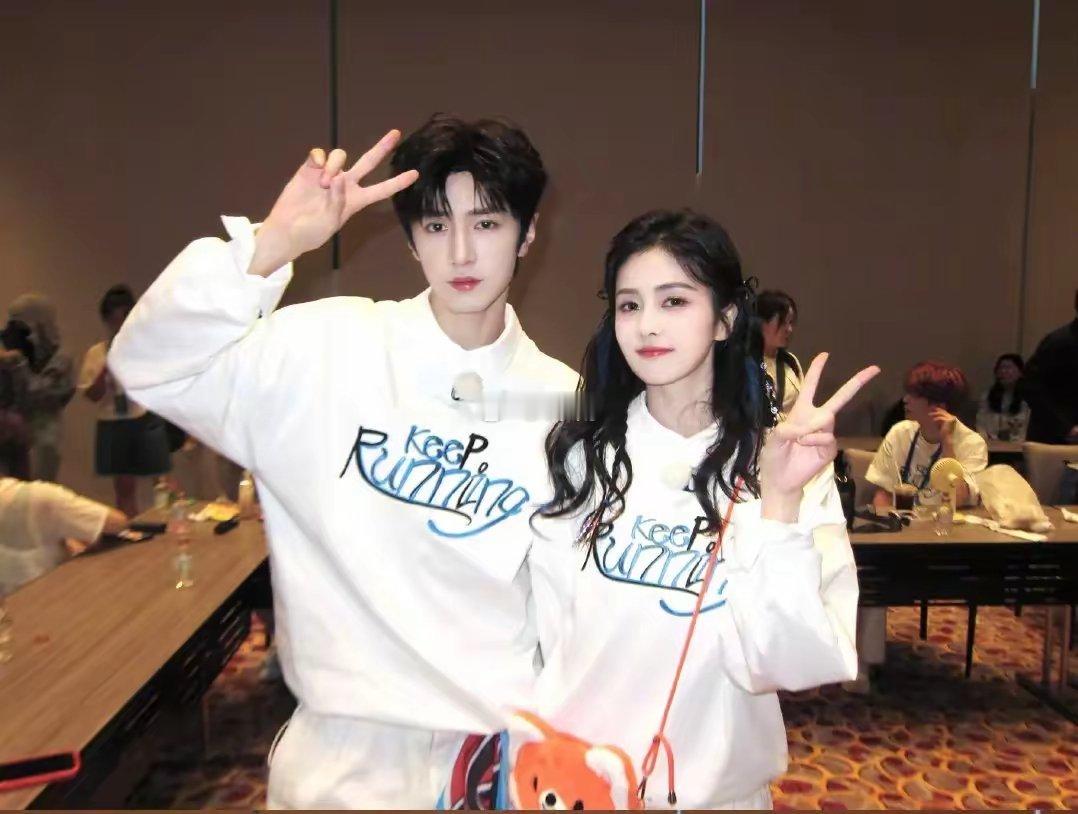 白鹿的新剧搭档定了——陈哲远，不是肖战，也不是成毅。横店的通告已经拍了，古装商战