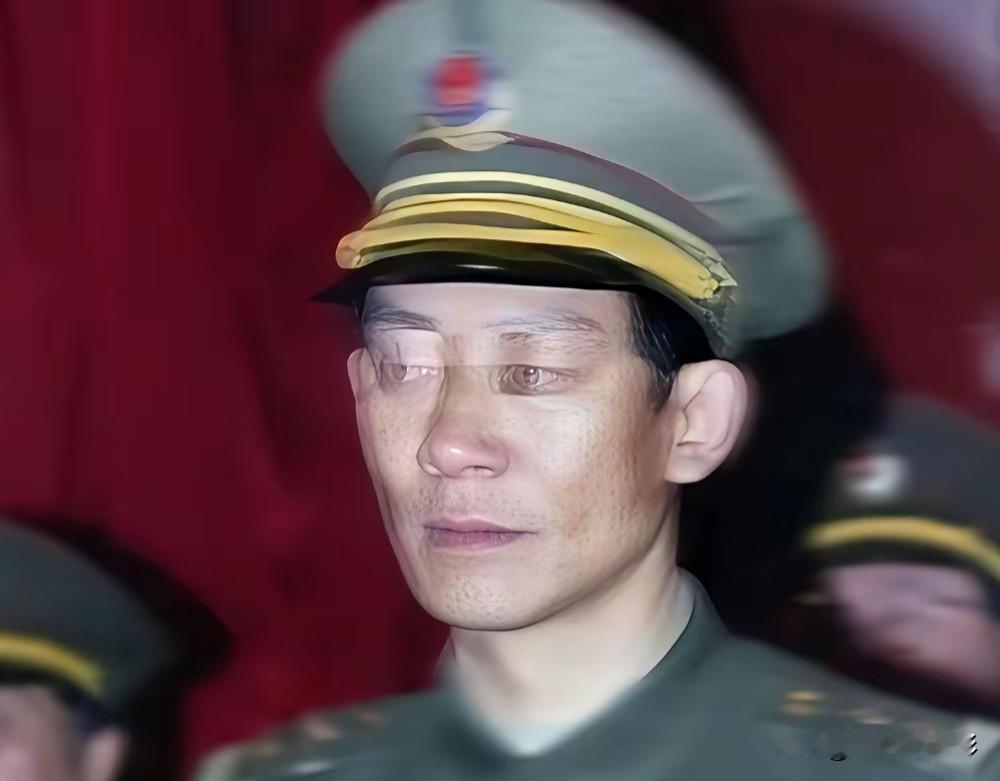 1992年，一名缉毒警察受邀参加颁奖仪式，由于主办方的失误，不小心切成了直播，导