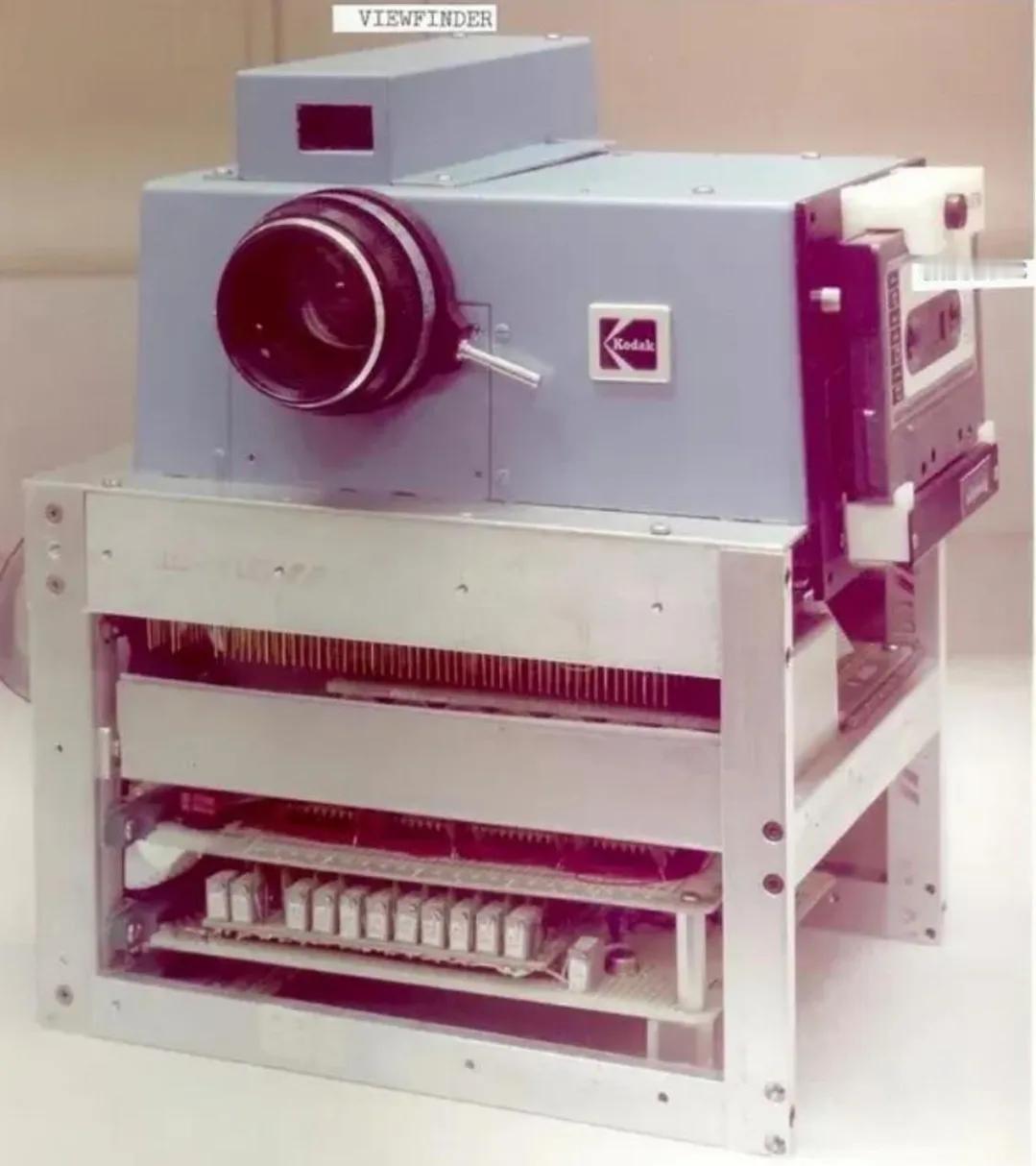 美国资本家有多么冷血无情？1975年，美国伊士曼柯达公司的工程师发明了首台数码相