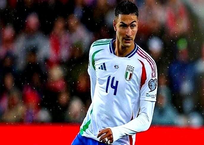 1100万买来的意大利国脚，坐穿板凳！AC米兰后防线告急，想纯租借22岁的科