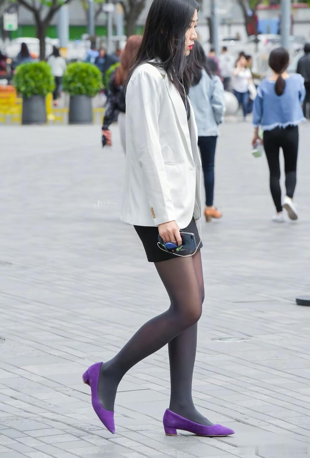 顶级街拍谁懂紫色的魅力颜控正义日记的红包美女