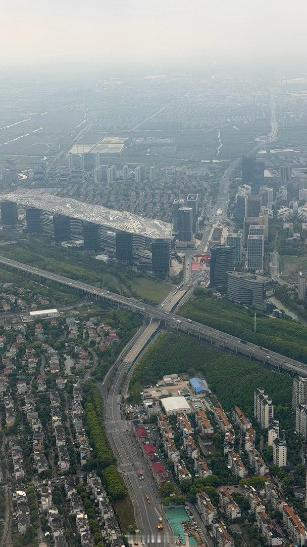 最近去试驾克总很明显感觉我们很多合资自主品牌去年对标特斯拉Model3/Y和