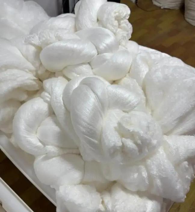 人类历史上最暴利的垄断是什么？人类最狠的垄断不是石油也不是芯片，而是蚕，一只活4