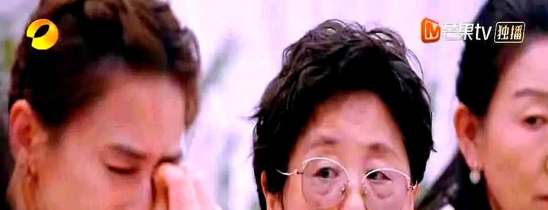 黄圣依，哭了！6月9日，黄圣依又上热搜了，不是因初恋男友贾乃亮，也不是因