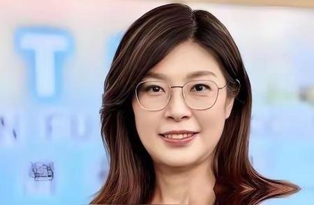 沈伯洋受访时表示，他昨天上午接受赵少康专访，然后就迟了一点去立法机构开会，轮值召