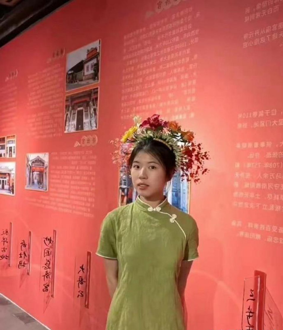 路人与明星的区别也就是靠妆造吧​​​