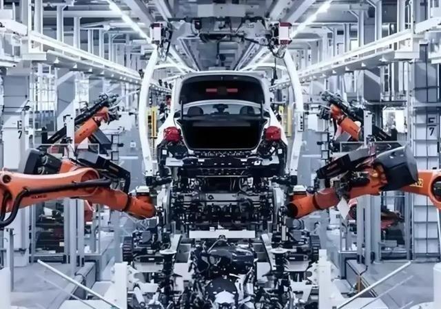 越南制造业表面风光，但实际上遇到的困难比当年的我们还要大，他要赶在中美特别是中国