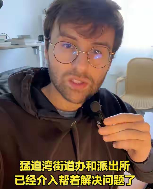 “捐款反被砸店！”法国人马库斯把618张侵华照片捐给中国，却在成都开的“和平小屋