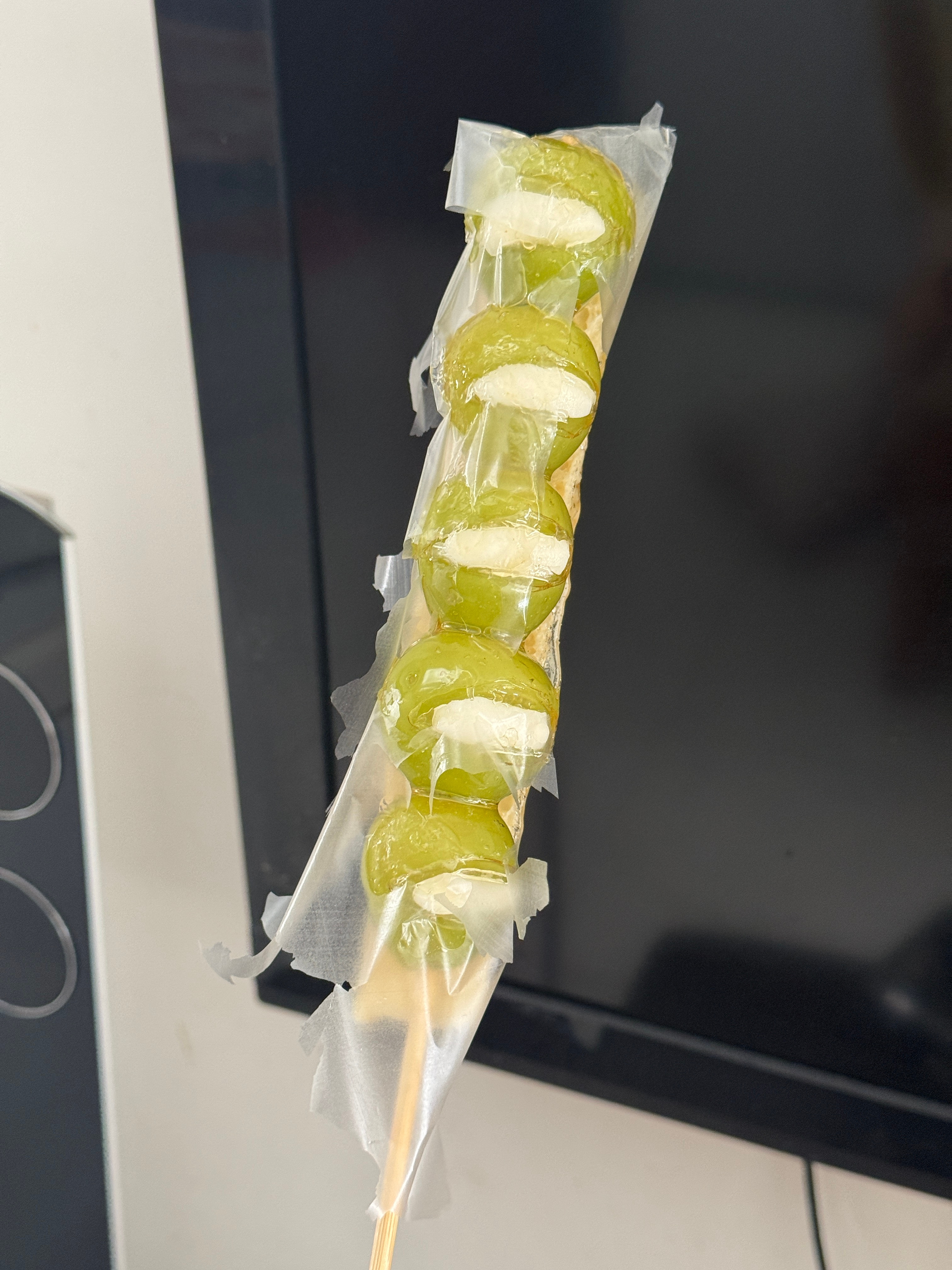 奶皮子糖葫芦吃到了，就是嘎嘎甜啊下次在尝尝奶皮子蛋糕