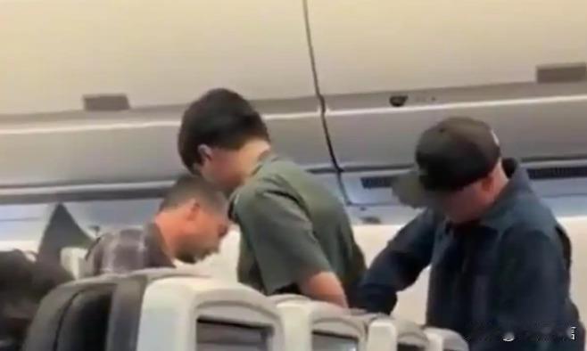 上海飞洛杉矶航班男子机舱动手，多年移民梦瞬间破碎上海飞往洛杉矶的洲际航班上