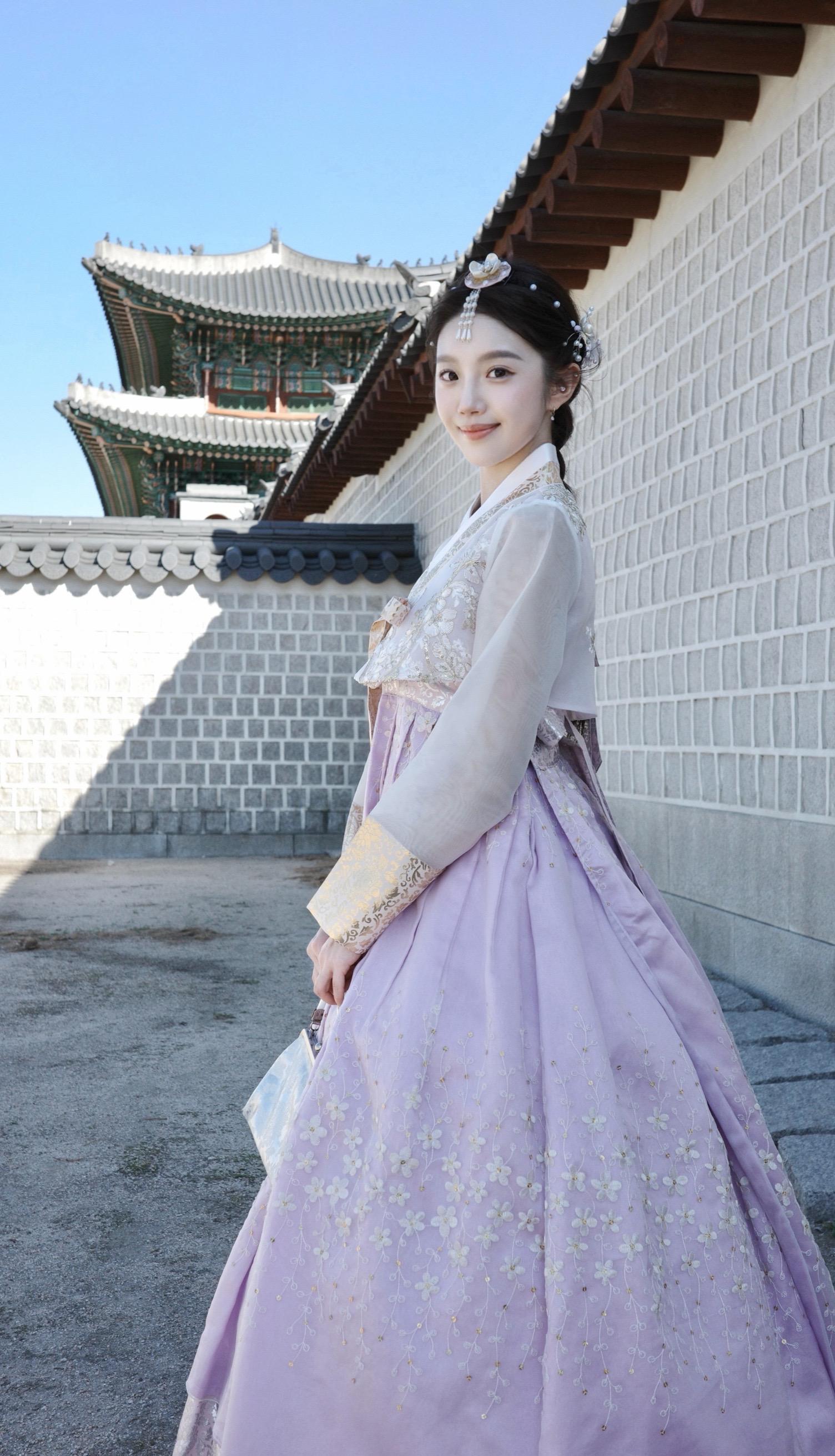 “她的少女时代 如蒲草般坚韧”
