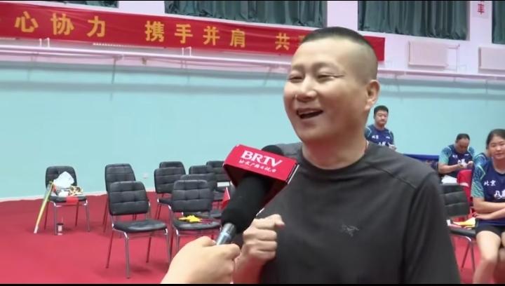 王楚钦爸爸直言看儿子打球简直是折磨，心脏都跟着揪着，比自己上场还紧张。一提