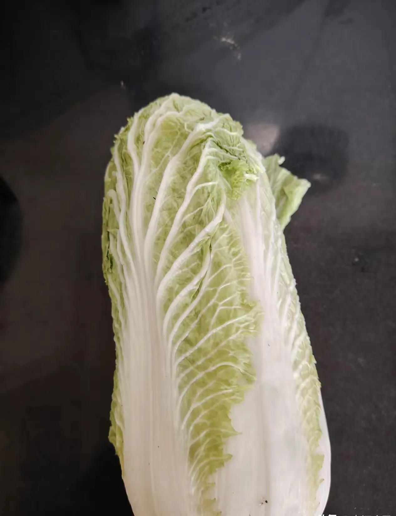 老公做白菜不洗还振振有词平时油瓶倒了都不扶的老公，今天突然主动请缨做饭，我还以