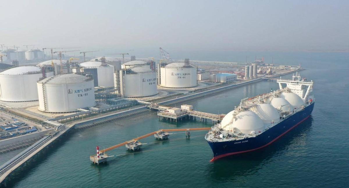 布伦特现货暴涨147，期货却只有98！伊朗双海峡一关石油真要疯涨？中东海峡一卡