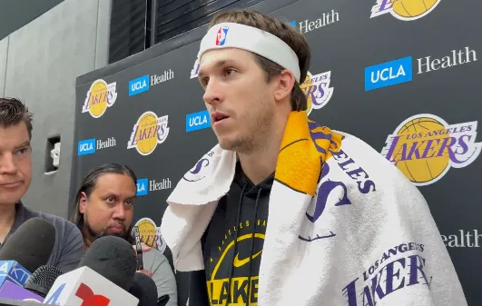 里夫斯今天接受了媒体的采访，谈到明天的系列赛G5。"JJ（雷迪克）特别提醒过我