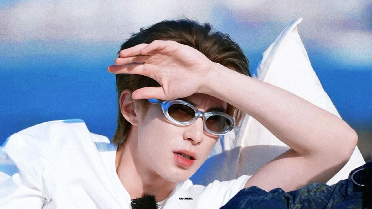 王鹤棣教科书式解决问题王鹤棣解决问题真的帅到我了，生活经验丰富，遇事不紧张慌乱