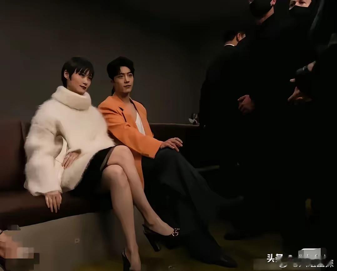 肖战和李宇春这对师徒是真的情深。肖战在微博晒和李宇春的素颜合照，配文开心，能看出