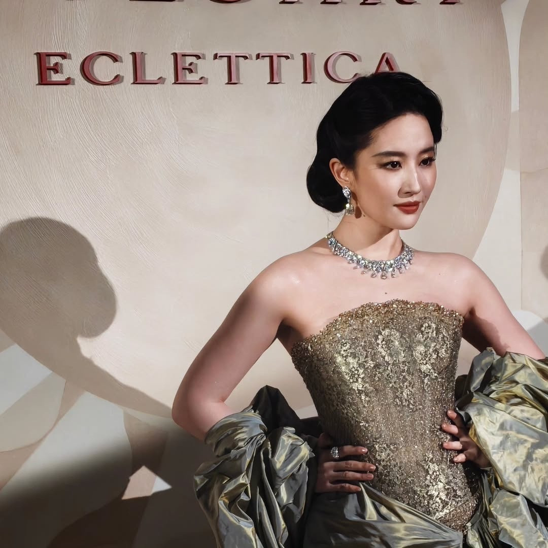 刘亦菲宝格丽晚宴第二套，MissSohee春夏高定国内首穿，特别华丽的复古宫