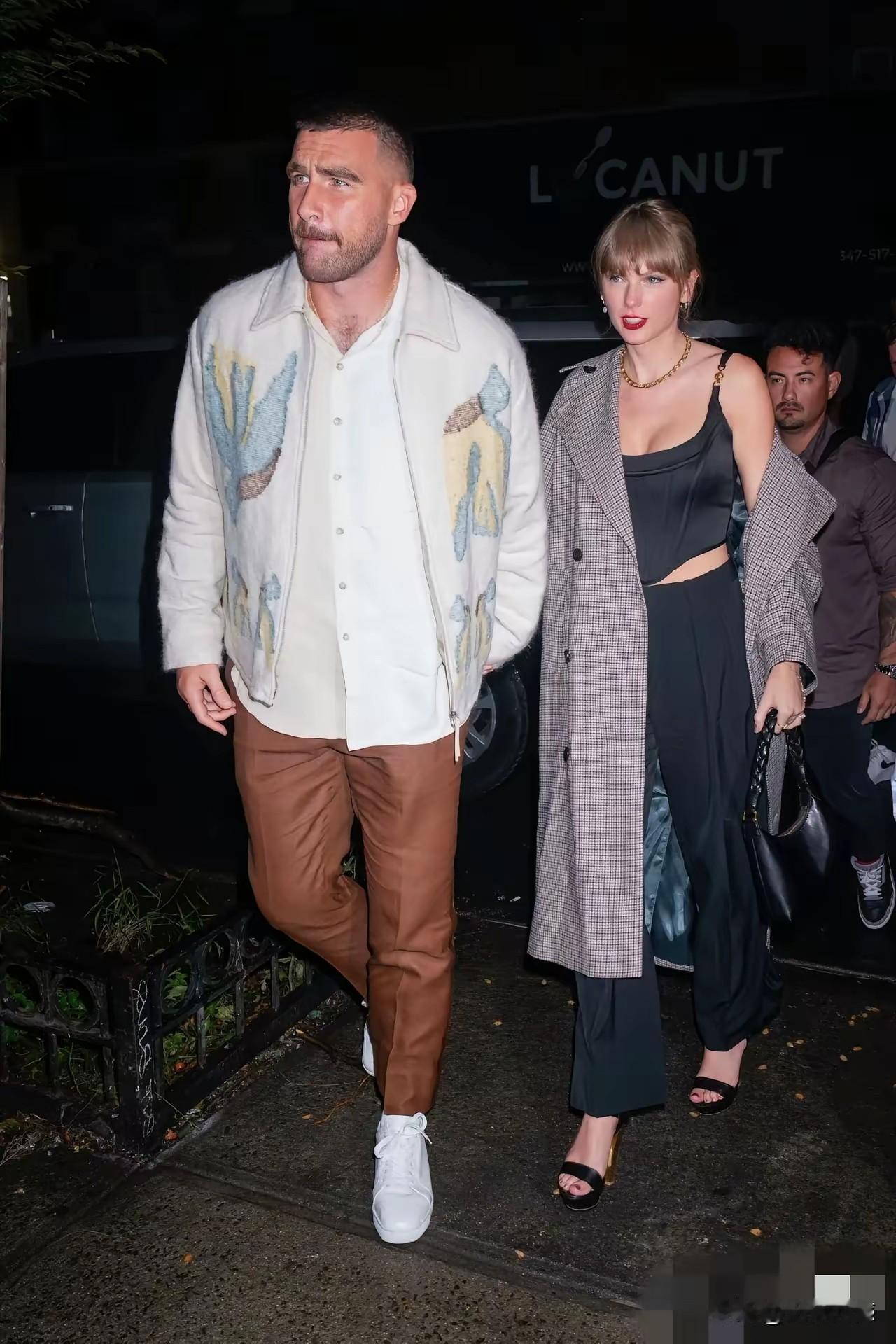 这个美女身高1米80，她的男友身高1米96，站在男友的身旁，美女也看不出人高马大