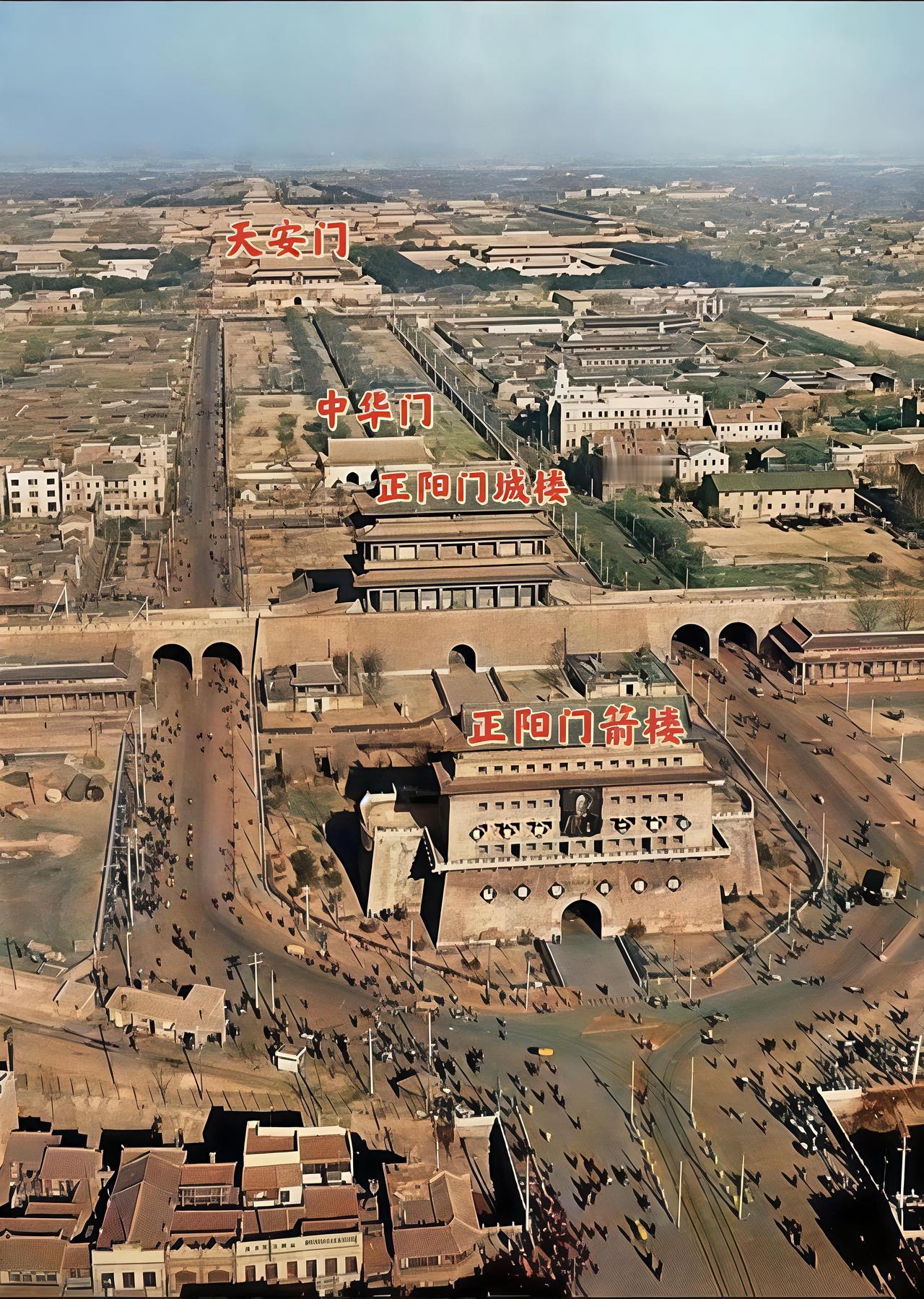 这有城墙和没城墙的视觉感受就是不一样，当年拆除城墙到底是为了什么？