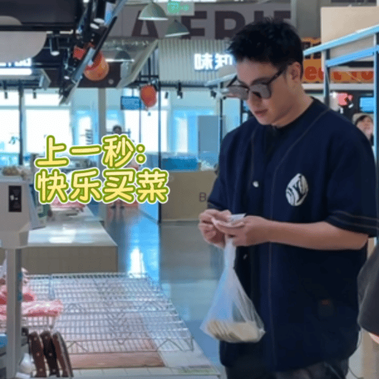 潘玮柏的一块钱找到了吗被潘玮柏找钱的样子圈粉了！录综艺去菜市场，掉了一块钱就低