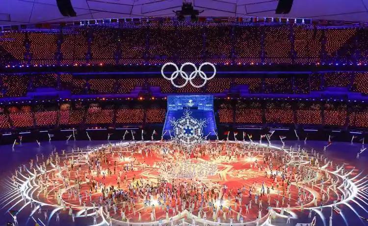 中国不再需要靠奥运会证明自己了。2008年，中国加入世界贸易组织数年，国