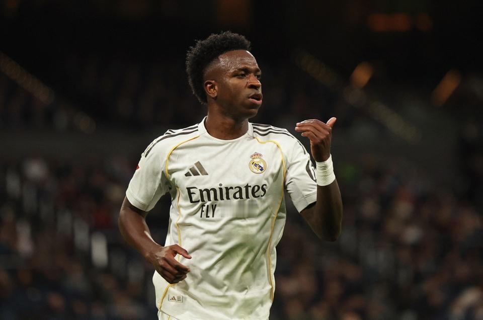 进球荒持续，维尼修斯遭伯纳乌嘘声；阿隆索力挺：“他仍是关键先生”2026年1月