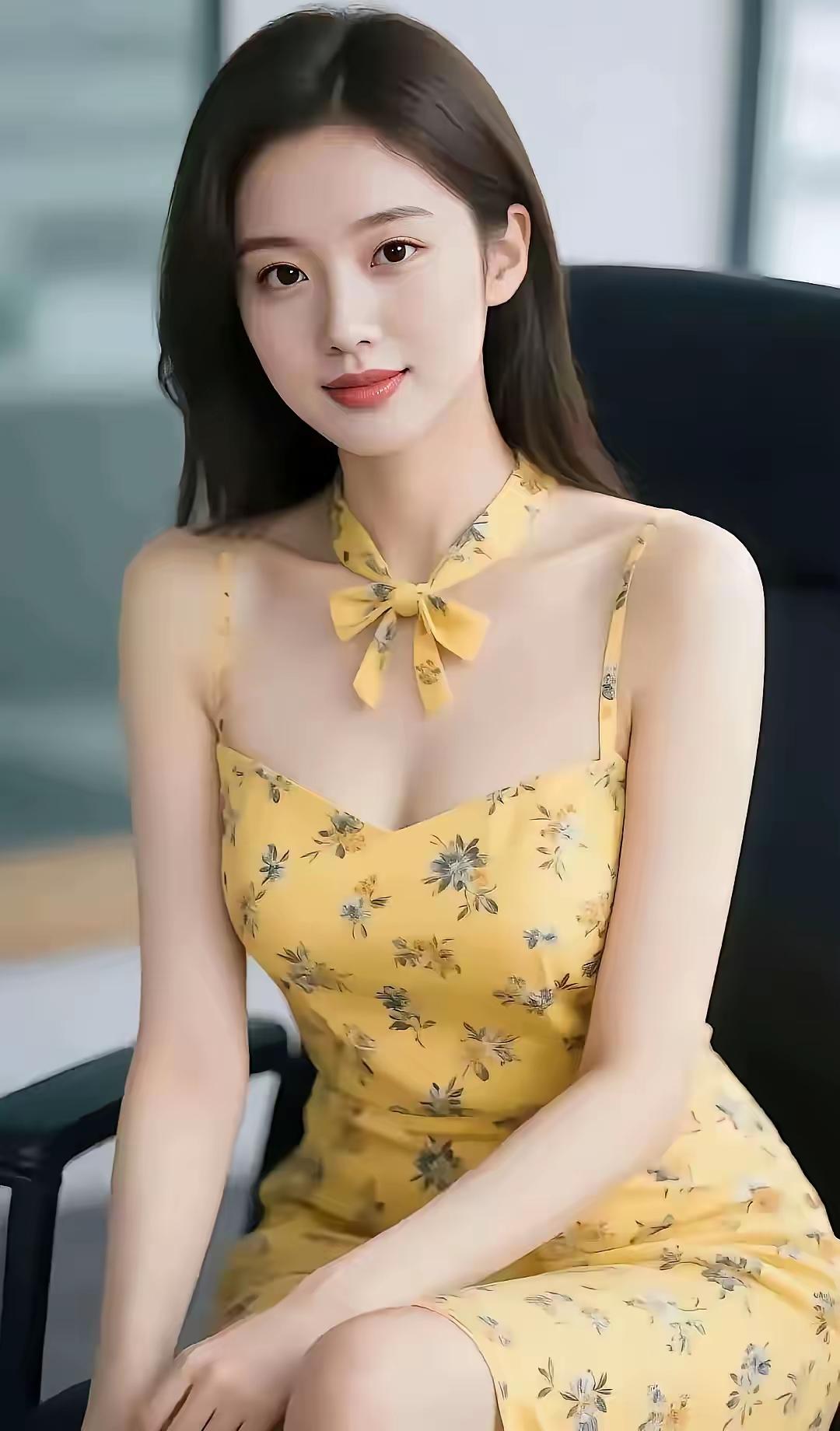 温柔甜美的黄色连衣裙，尽显夏日清新！🌸💖