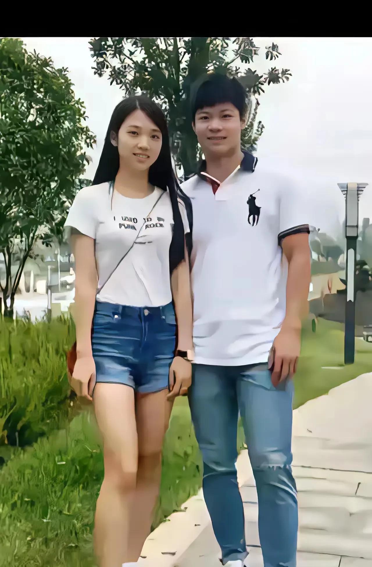 这是苏炳添与夫人林艳芳年轻时的一张合影照，两人是初中同学，很早就开始谈恋爱，经过