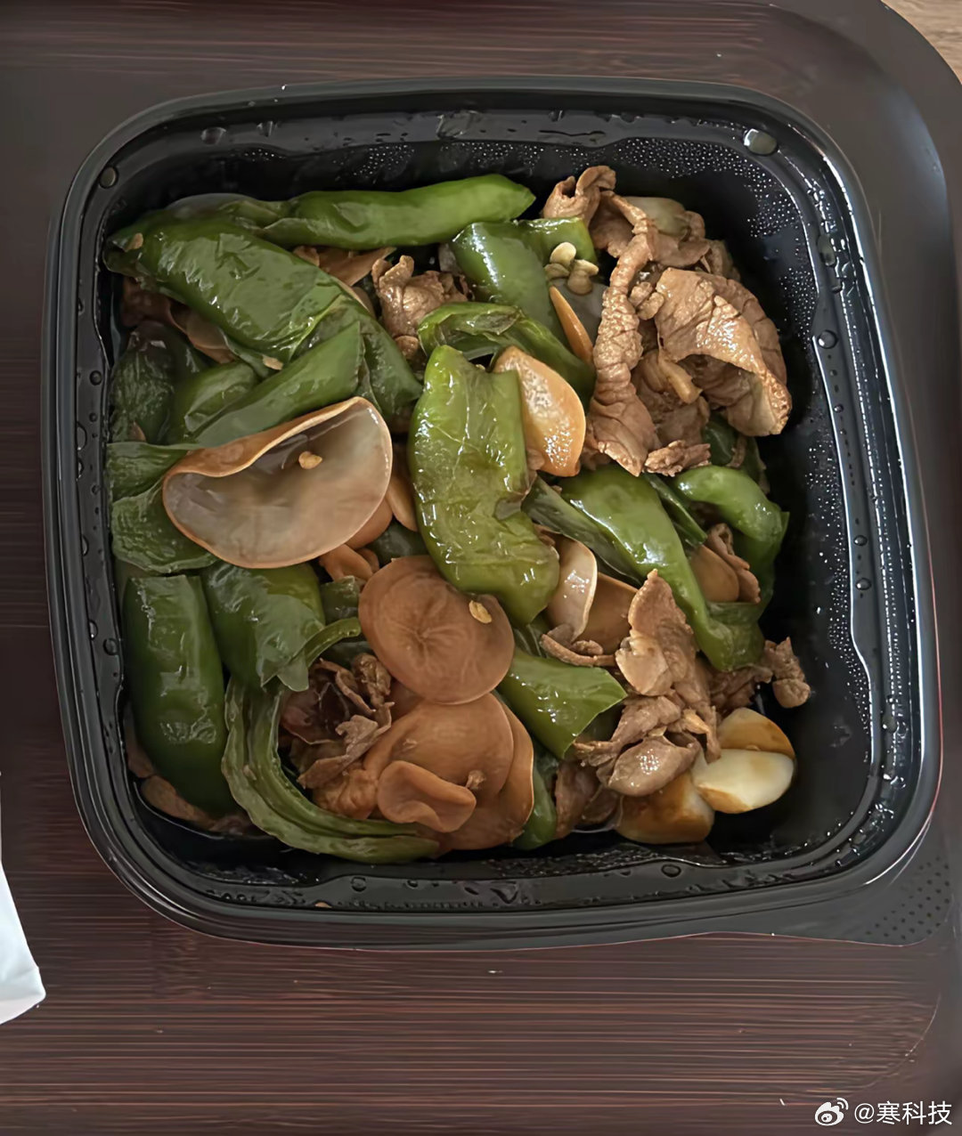 如果西贝这辣椒炒肉专利通过的话，以后是不是在家炒个辣椒炒肉都得交专利费？​​​