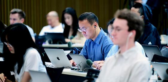 中方回应高市早苗要求对话，台下日本记者听完呆若木鸡！高市早苗在华盛顿的白宫记