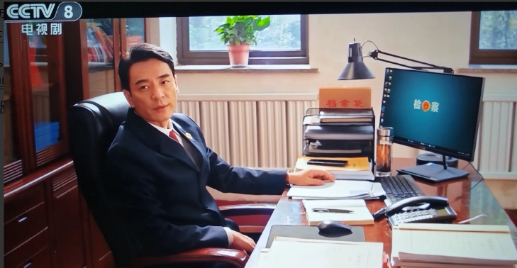 《以法为名》:检察官谢鸿飞被套牢，深陷泥潭想拔就能拔出来吗？欲罢不能，不能自拔！