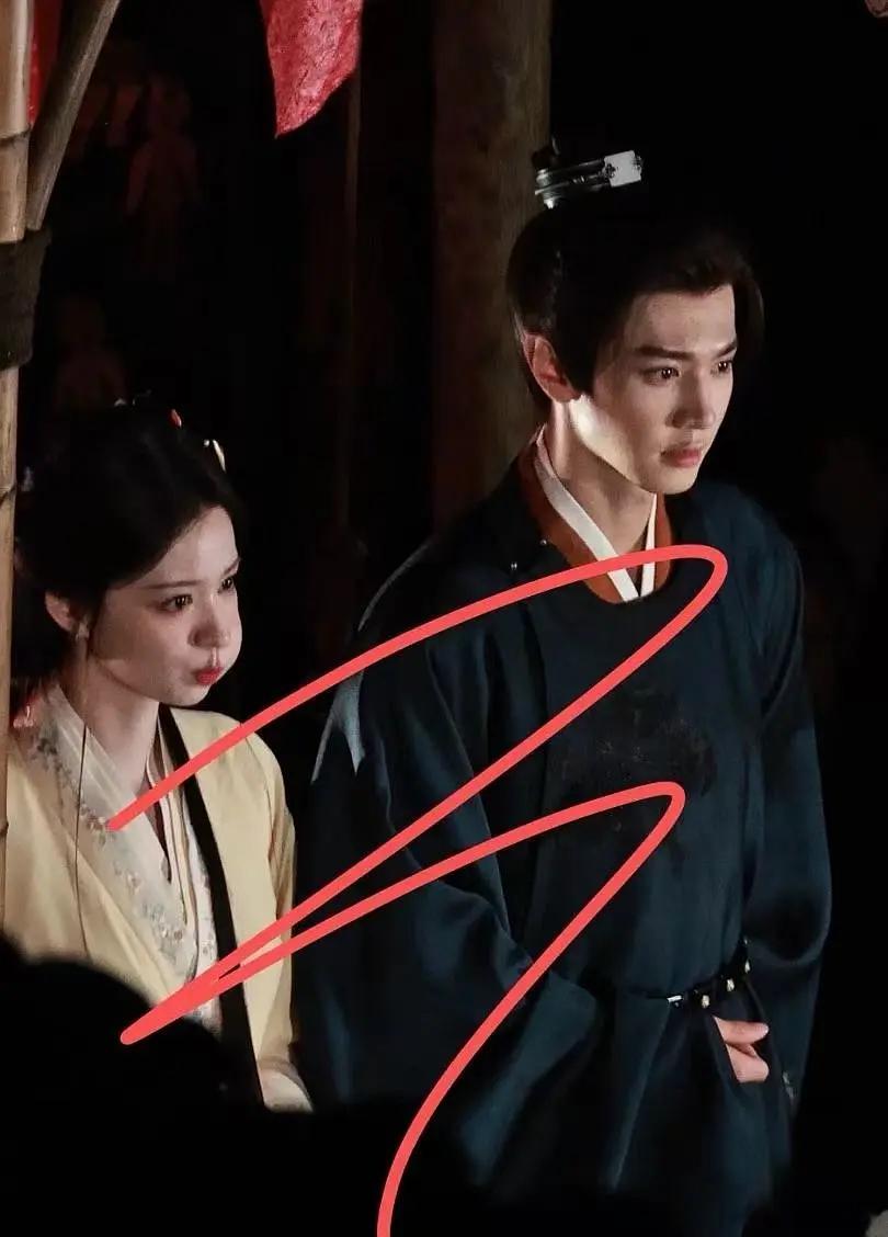 嘟嘴感觉对法令纹无效，而且她嘟多了显得嘴更凸了