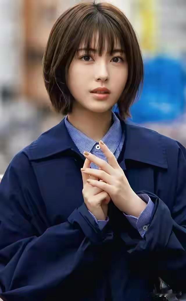 温柔甜美的校园女孩，清新自然，青春洋溢！