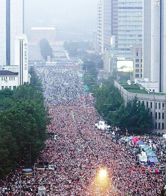 韩国反华游行几乎成为了家常便饭，这就很难让人理解，我们又不是侵略他们的日本，至于