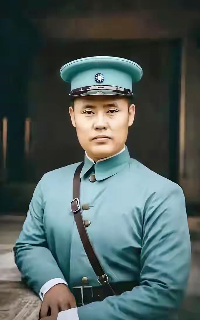 1949年，蒋介石因傅作义促成北平和平解放，密令毛人凤暗杀傅作义。毛人凤派出女特