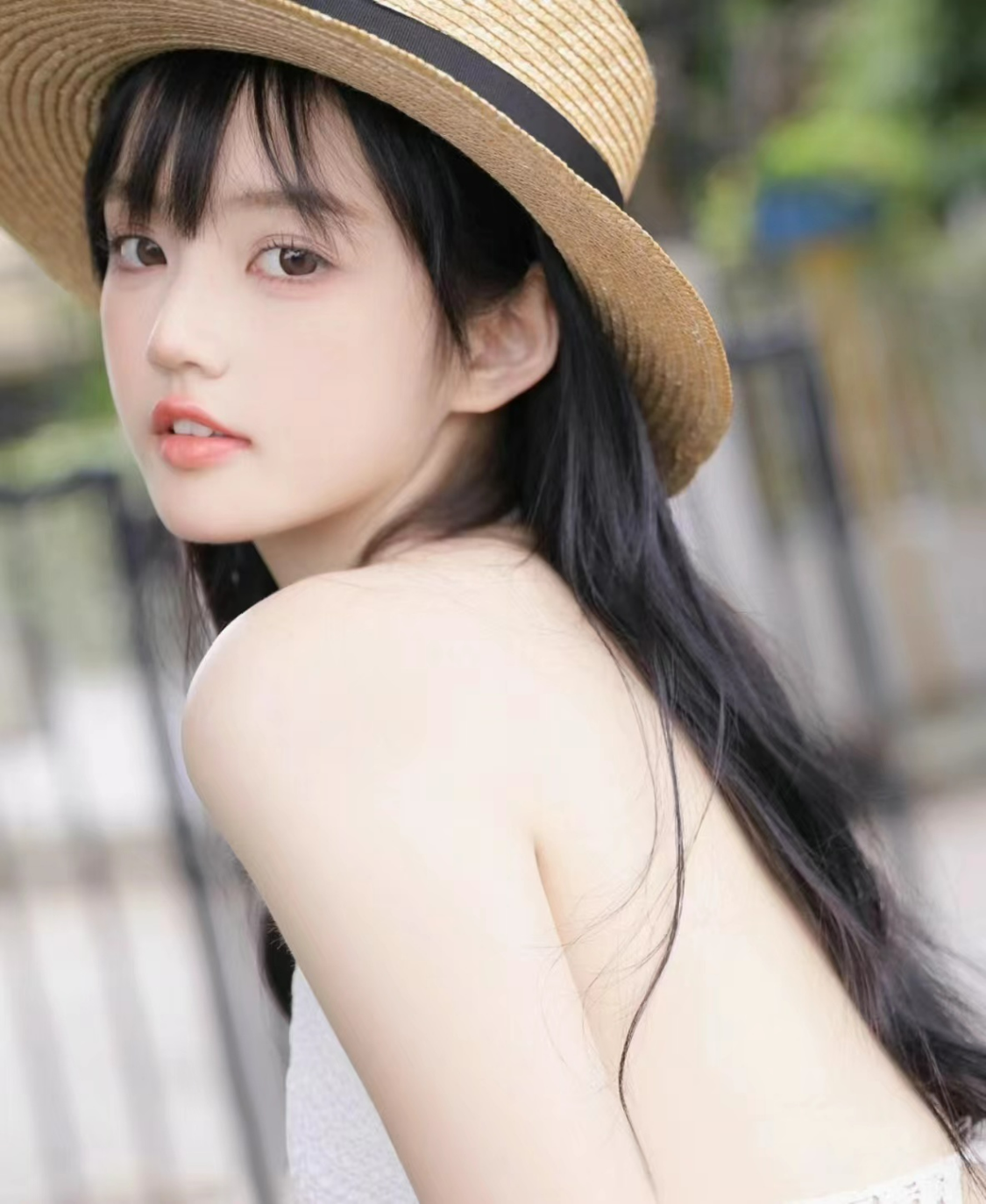 笑话：去超市买东西，一问价格，我不由脱口而出：这么贵呀。老板回答道：是呀，可不能