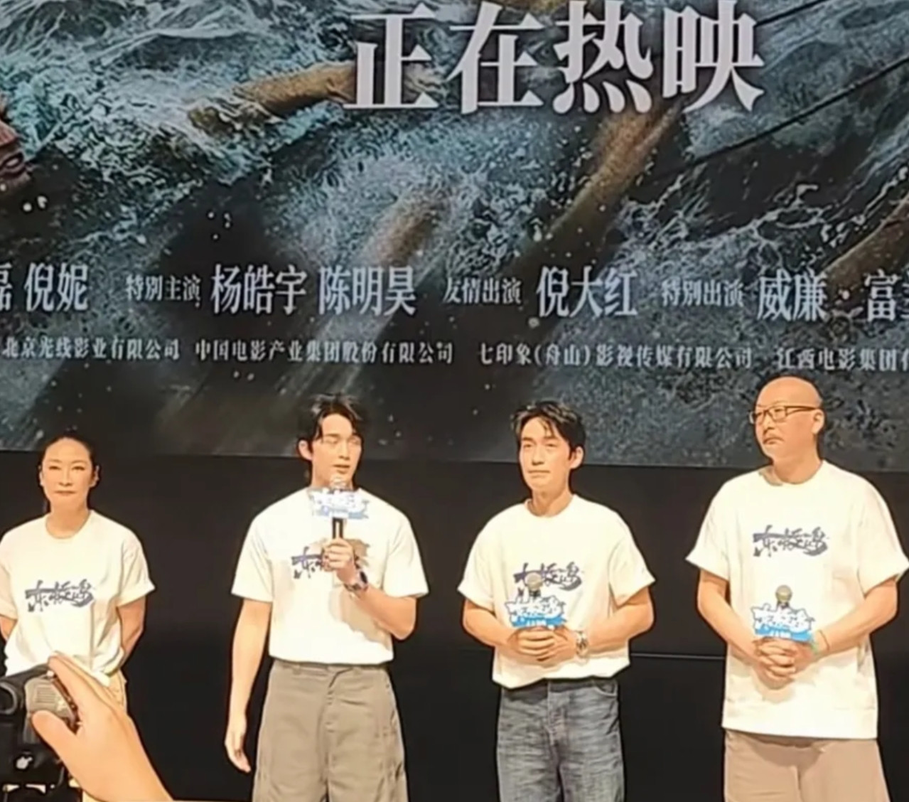 《东极岛》可能真的要倒了，票房口碑跳水，号称六个亿的投资，大概率要血本无归了。
