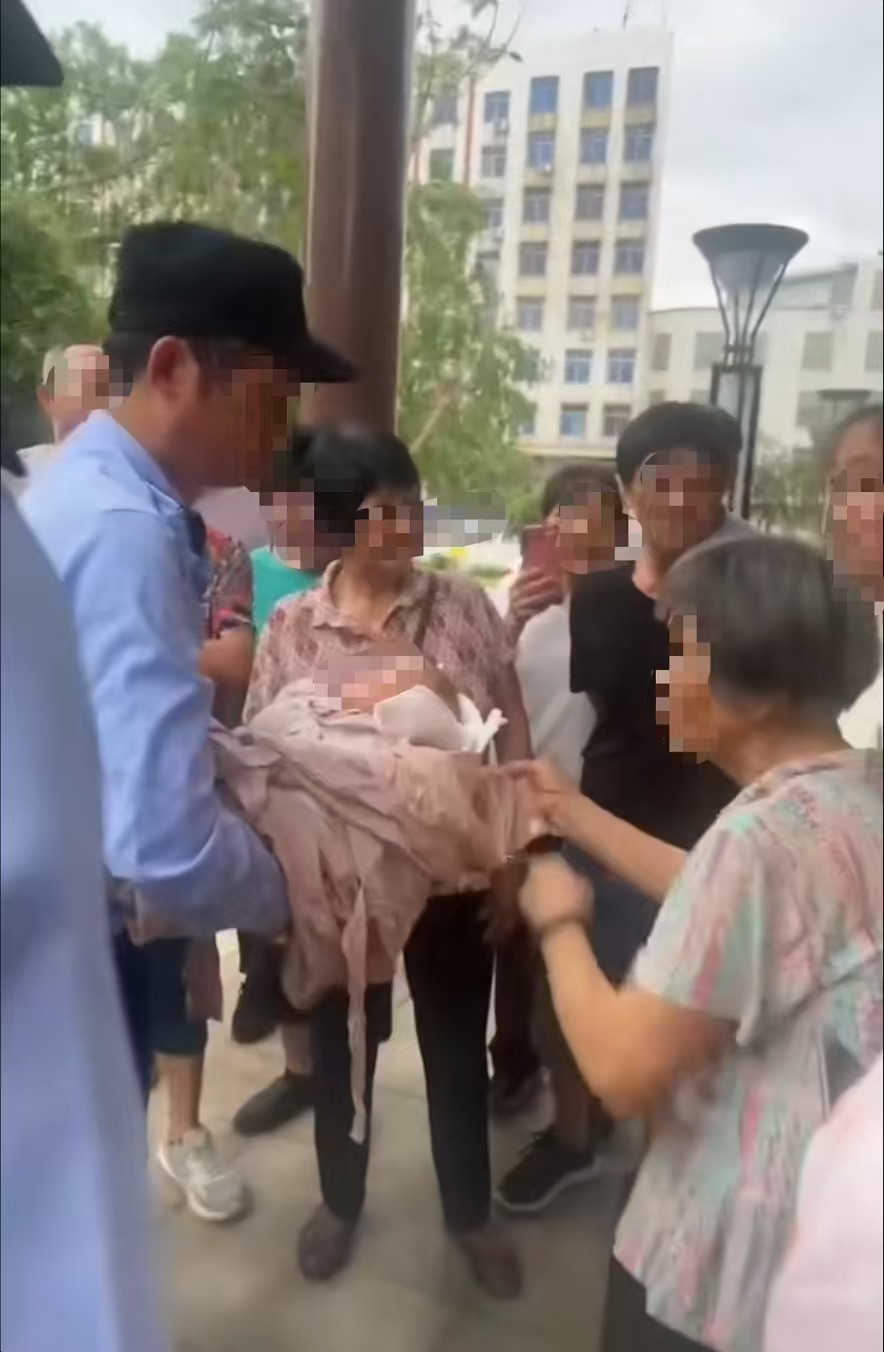 #广东一公园发现弃婴#【#警方回应广东一公园发现弃婴#：已妥善送往福利院】4月2