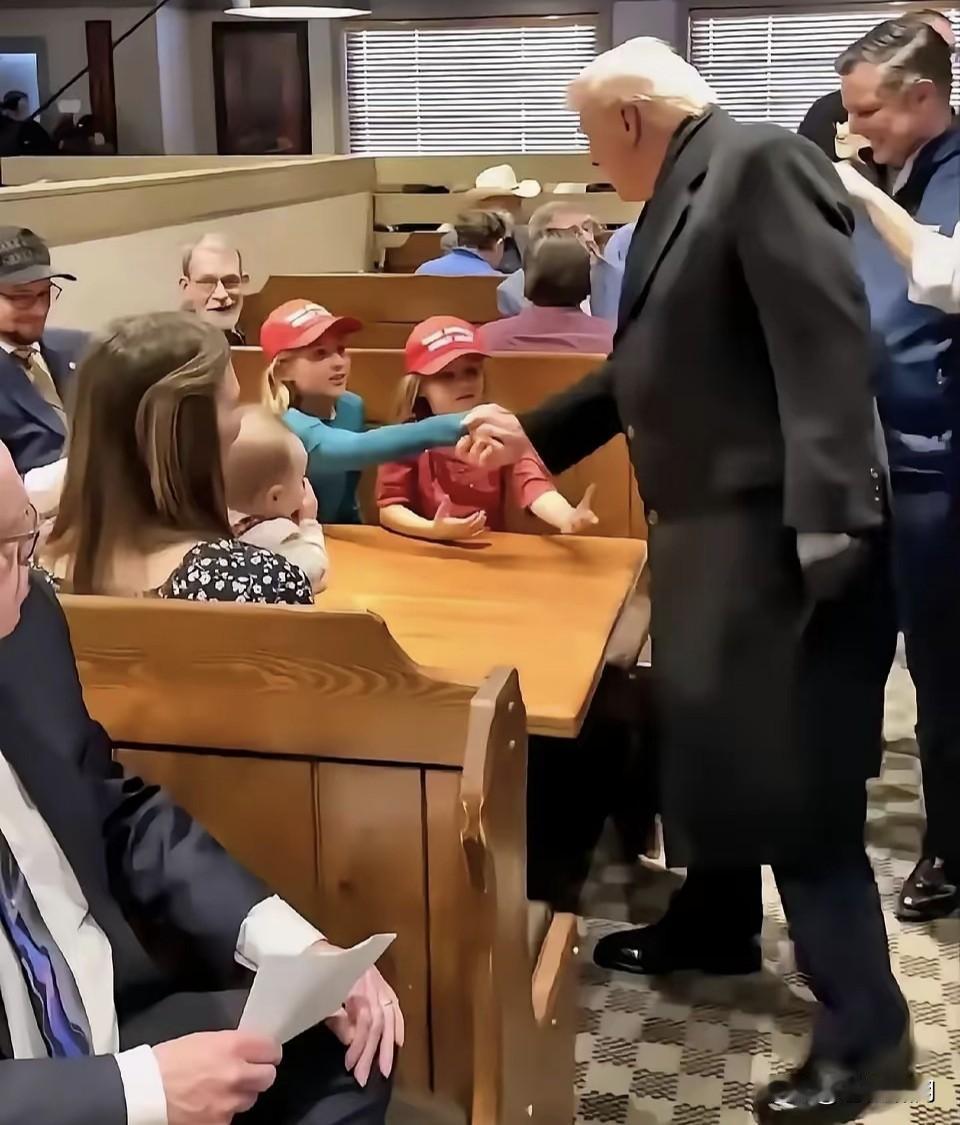 看图说话:可见美帝真的是衰落了，终于离最后崩溃越来越近了！1.现任总统特朗普