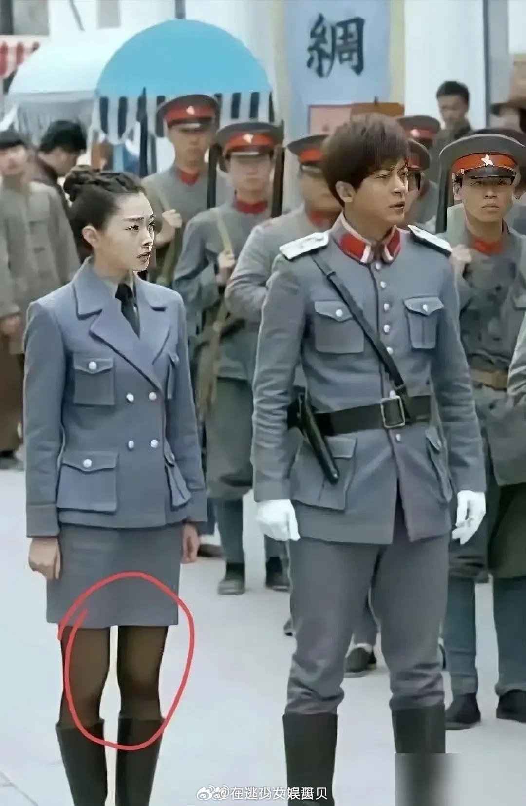 你能理解吗……穿着丝袜打仗？