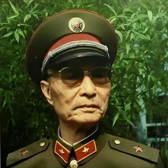 1975年，张爱萍落难，妻子李又兰找到粟裕，希望他能帮忙说情。谁知，粟裕