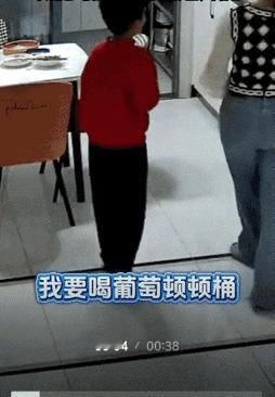魔法打败魔法！山东，一位妈妈减肥失败，看着电子秤上的数字正郁闷，突然儿子走过来，