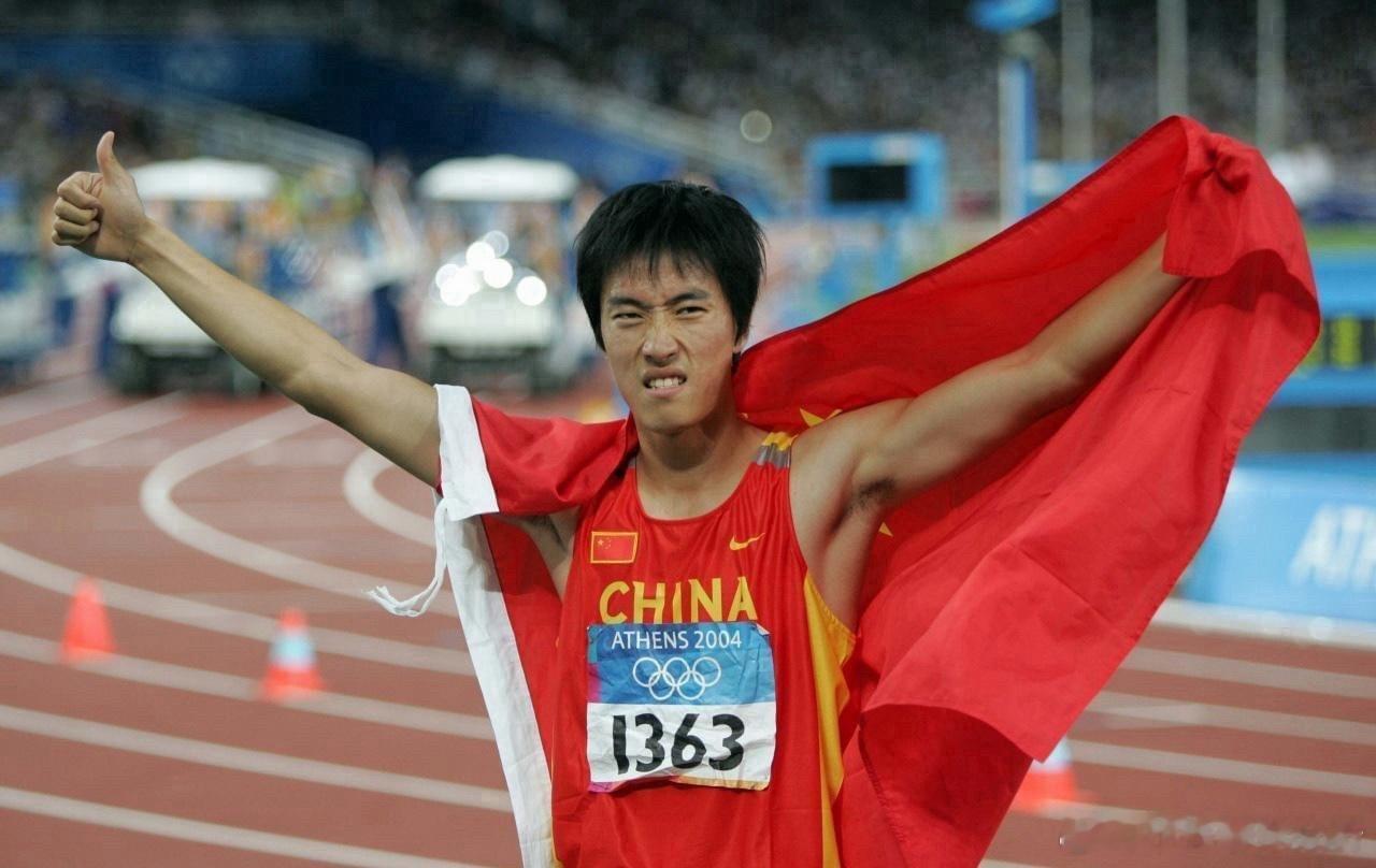 媒体人：国家不欠刘翔的！他自己非要留在体制内享受最顶级待遇近日，刘翔公开曝光自