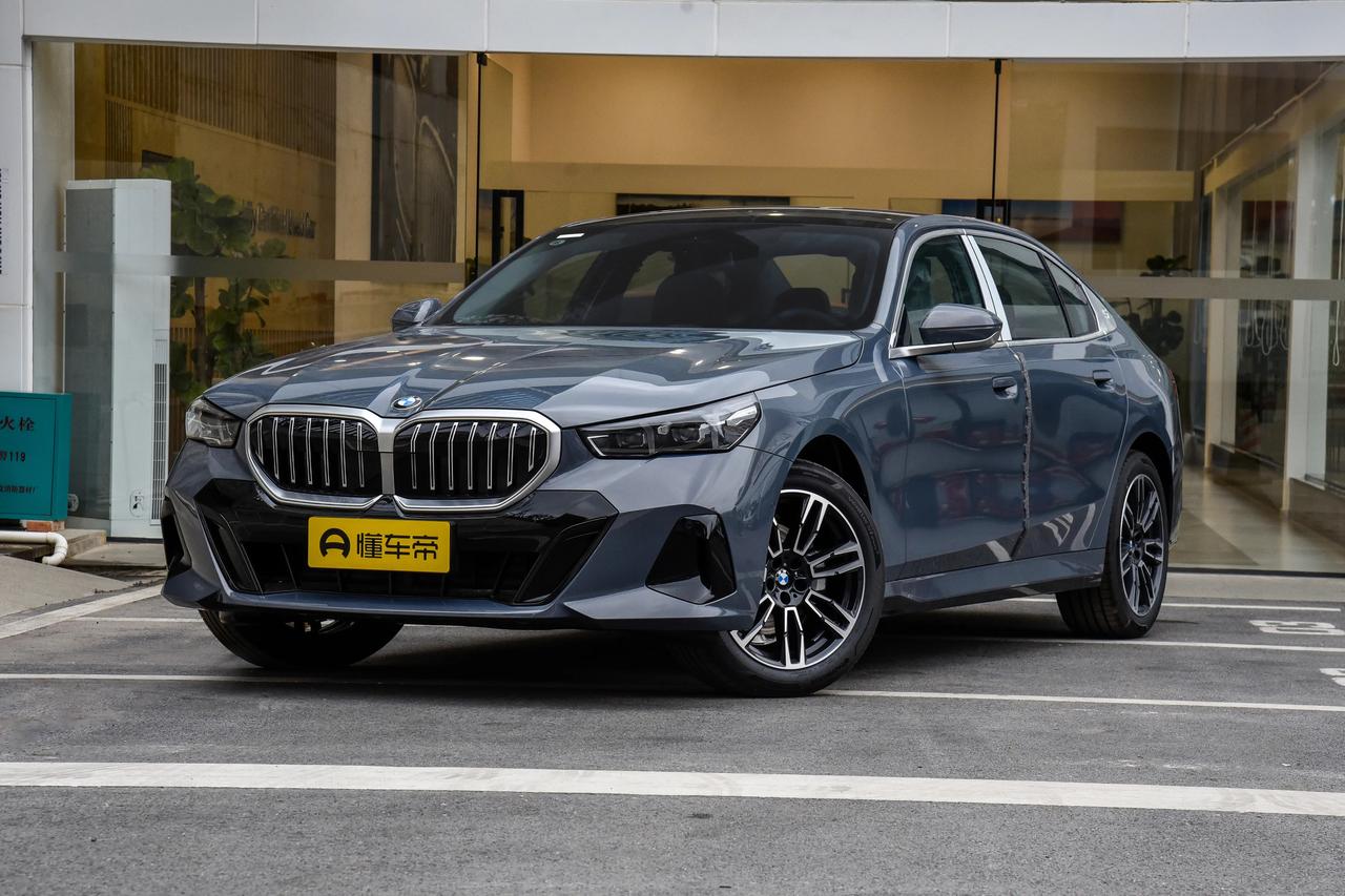 作为豪华中大型轿车的标杆车型，宝马5系的底盘调校一直是其核心竞争力之一。前段时间