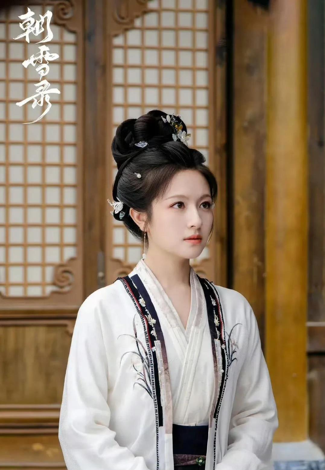 因为剧情太“癫”所以没看《书卷一梦》，因为主演的脸看不下去所以没看《锦绣芳华》，
