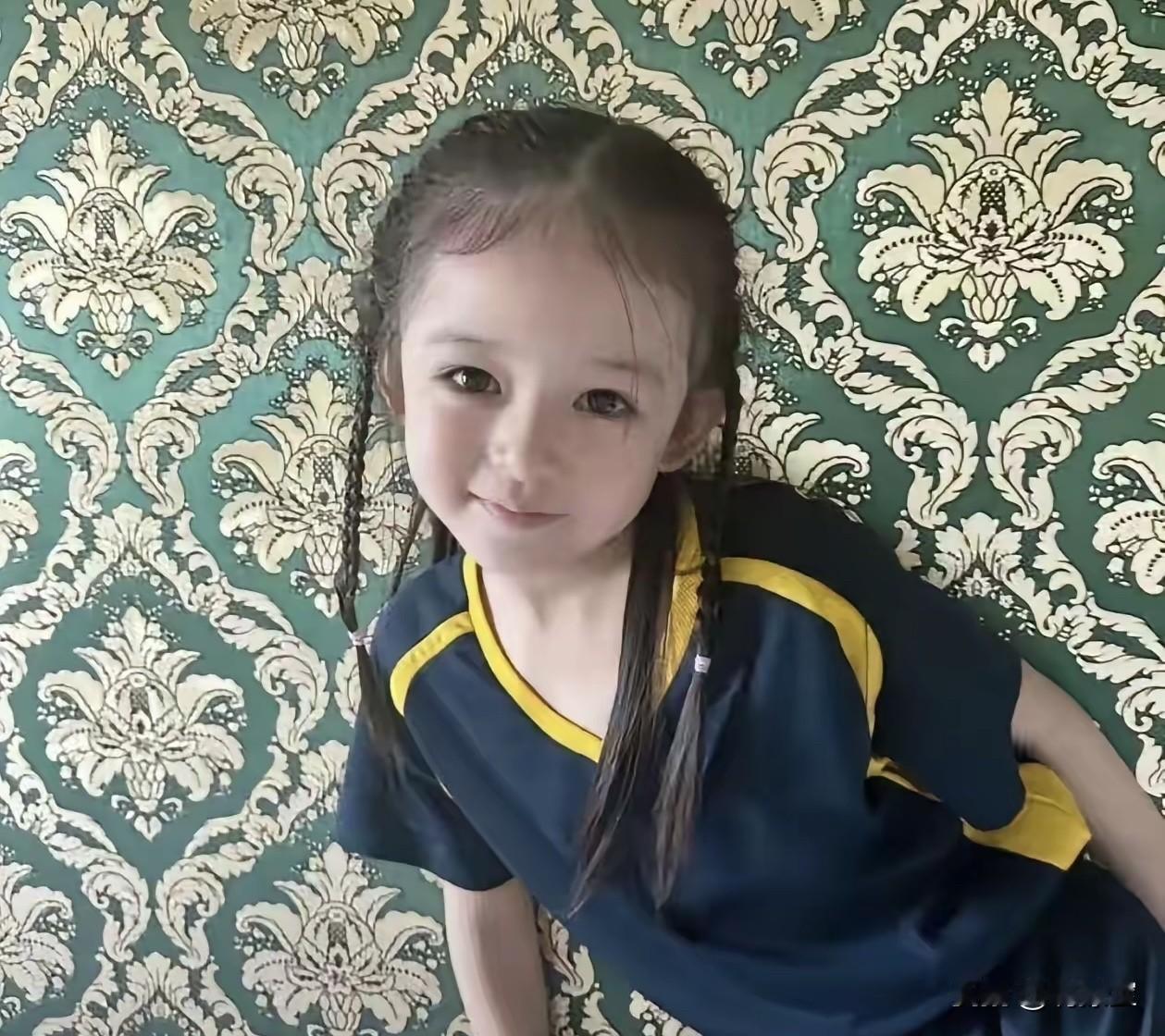 两个山东人生了个新疆人[捂脸哭]说真的看了那么多星二代异国混血的没一个好看的